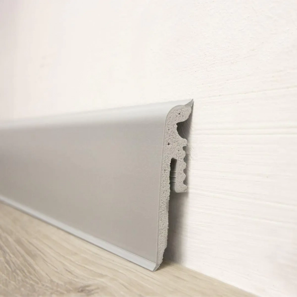 Plinthe PVC flexible Arbiton VIGO 60 – gris foncé 03 (RAL 7042) – H. 6 x L. 220 x ép. 15 mm