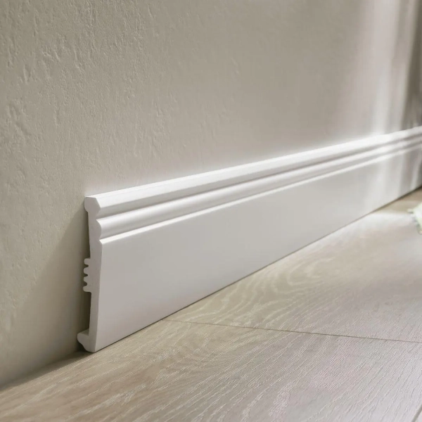 Plinthe moulurée Arbiton STIQ XL – blanc STX 120 – H. 10 x L. 220 x ép. 14 mm