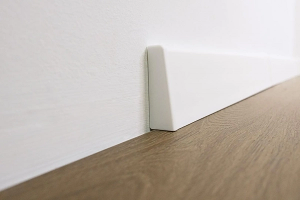 Paire d'embouts de finition pour plinthe Arbiton STIQ+ – blanc STP580