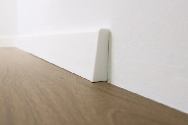 Paire d'embouts de finition pour plinthe Arbiton STIQ+ – blanc STP580