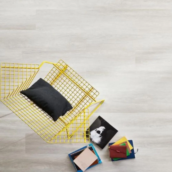 Lame PVC à coller effet chêne Arbiton Woodric Dryback - 22,9 x 122 cm - Chêne Hayworth