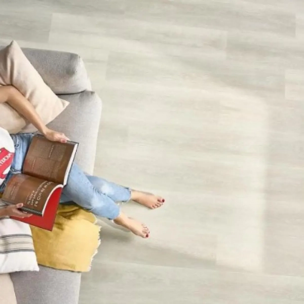 Lame PVC à coller effet chêne Arbiton Woodric Dryback - 22,9 x 122 cm - Chêne Lawrence