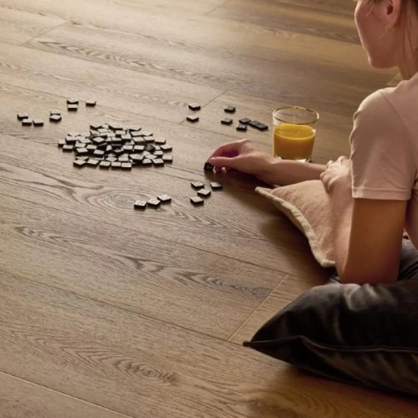 Lame PVC clipsable effet chêne Arbiton Woodric EIR Acoustic - 22,9 x 122 cm - Chêne Dallas - avec sous-couche intégrée