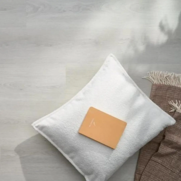 Lame PVC clipsable avec sous-couche intégrée Afirmax Legnar Acoustic - 22,9 x 122 cm - Chêne Takeda