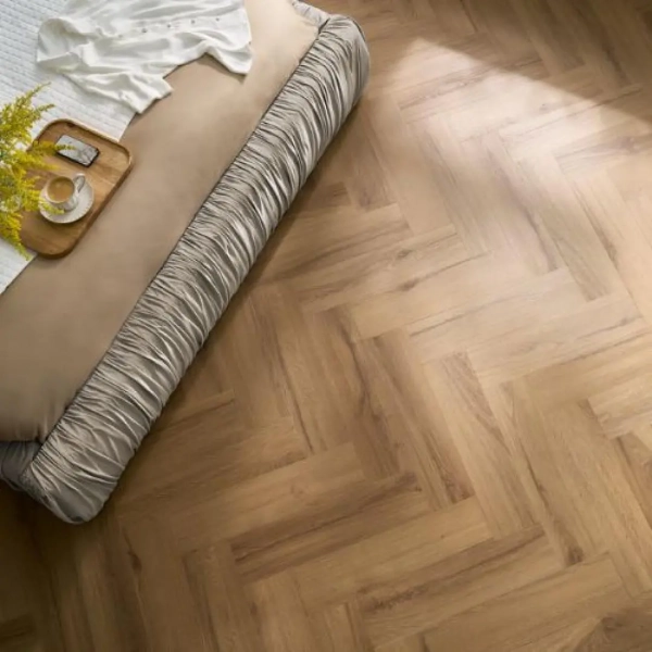 Lame PVC à coller Bâton rompu effet bois Arbiton Amaron Herringbone EIR Dryback - 14,8 x 59,2 cm - Chêne Rochester