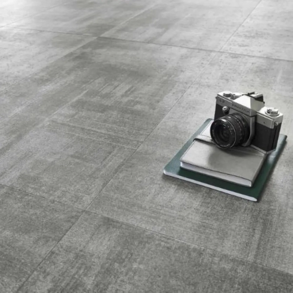 Dalle PVC clipsable avec sous-couche intégrée Arbiton Amaron Forma Acoustic - Amadora Graphite - 91,4 x 45,7 cm