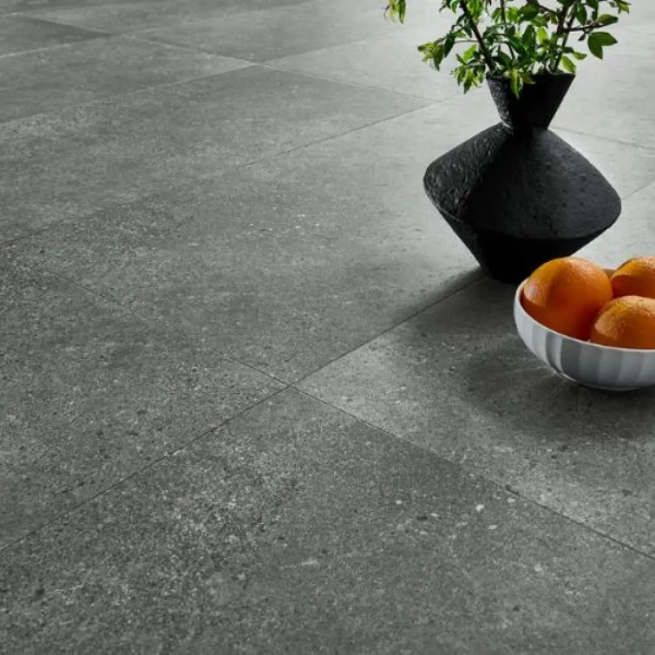 Dalle PVC clipsable avec sous-couche intégrée Arbiton Amaron Forma Acoustic - Ninaventura Graphite - 91,4 x 45,7 cm