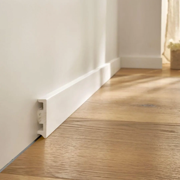 Plinthe blanche Arbiton AVIA XL – ATX610 – H. 6 x L. 196 x ép. 15 mm