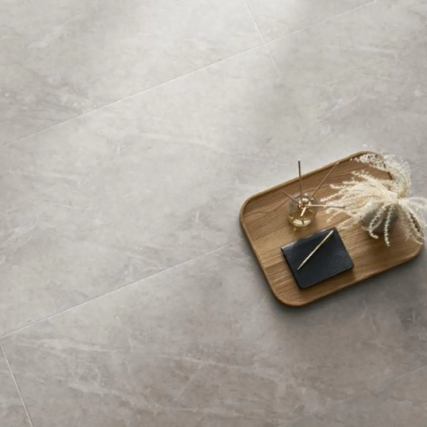 Dalle PVC clipsable imitation carrelage Arbiton Amaron Forma - Nava Sand - 91,4 x 45,7 cm