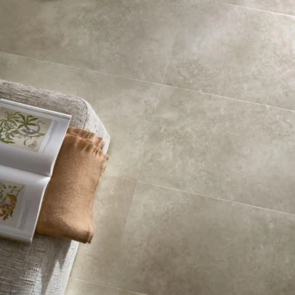 Dalle PVC clipsable effet béton Arbiton Amaron Forma - Ribeira Grey - 91,4 x 45,7 cm