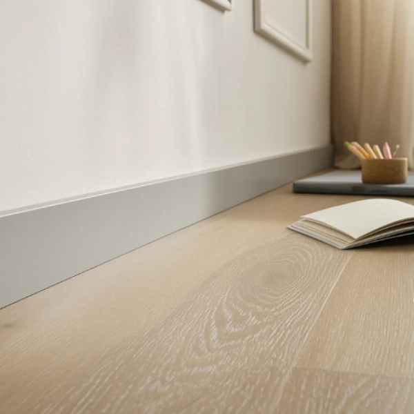 Plinthe Arbiton FORTINO – gris clair – H. 8 x L. 220 x ép. 16 mm