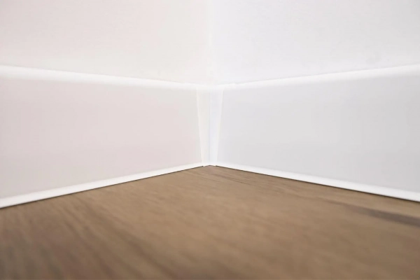 Lot de 2 angles intérieurs pour plinthe Arbiton INDO – blanc brillant 01