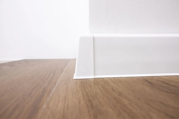 Lot de 2 angles extérieurs pour plinthe Arbiton INDO – blanc brillant 01