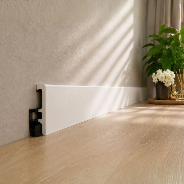 Plinthe blanche Arbiton VEGA – P0610 – H. 6 x L. 240 x ép. 20 mm