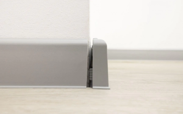 Lot de 2 angles extérieurs pour plinthe Arbiton VIGO 60 – gris foncé 03