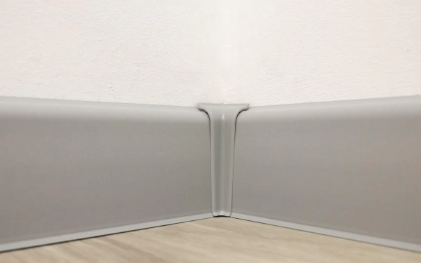 Lot de 2 angles intérieurs pour plinthe Arbiton VIGO 60 – gris foncé 03