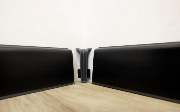 Lot de 2 angles intérieurs pour plinthe Arbiton VIGO 60 – anthracite 04