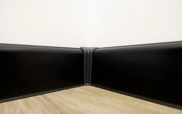 Lot de 2 angles intérieurs pour plinthe Arbiton VIGO 60 – anthracite 04