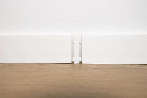 Lot de 2 jonctions de plinthe Arbiton STIQ+ – blanc STP580