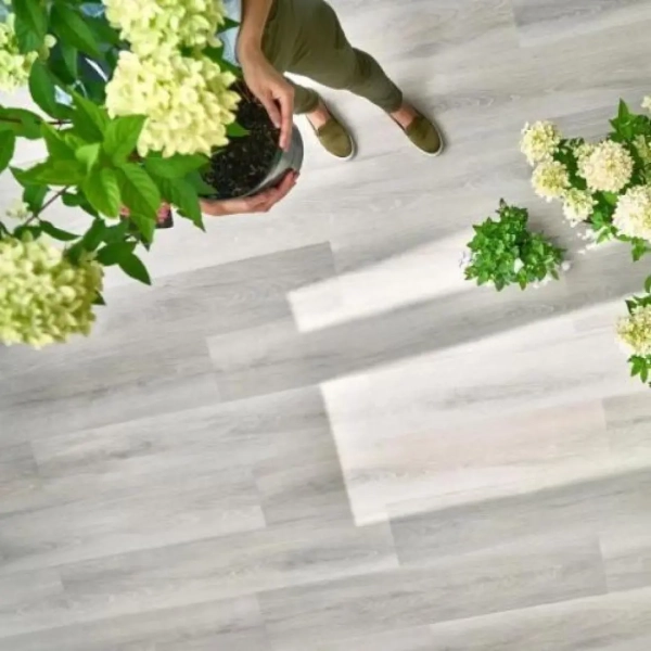 Lame PVC clipsable avec sous-couche intégrée Arbiton Woodric Acoustic - 22,9 x 122 cm - Chêne Whitecreek