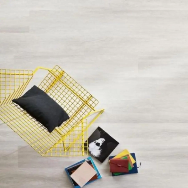 Lame PVC clipsable avec sous-couche intégrée Arbiton Woodric Acoustic - 22,9 x 122 cm - Chêne Hayworth