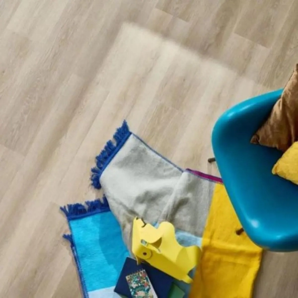 Lame PVC clipsable avec sous-couche intégrée Arbiton Woodric Acoustic - 22,9 x 122 cm - Chêne Stamford