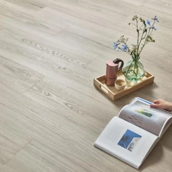 Lame PVC clipsable effet chêne Afirmax Legnar Ultra Acoustic - 22,9 x 122 cm - Chêne Newark - avec sous-couche intégrée