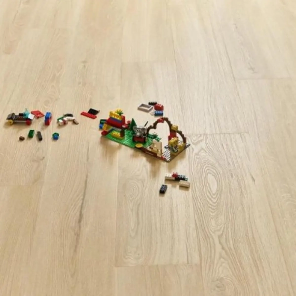 Lame PVC clipsable effet chêne Afirmax Legnar Ultra Acoustic - 22,9 x 122 cm - Chêne Aurora - avec sous-couche intégrée