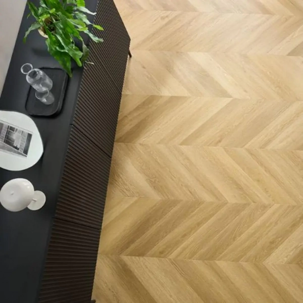 Lame PVC clipsable Point de Hongrie Arbiton Amaron Chevron - 12 x 60 cm - Chêne Menor