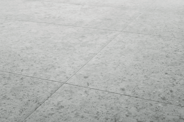 Dalle PVC clipsable effet béton Arbiton Amaron Forma - Aveiro Silver - 91,4 x 45,7 cm